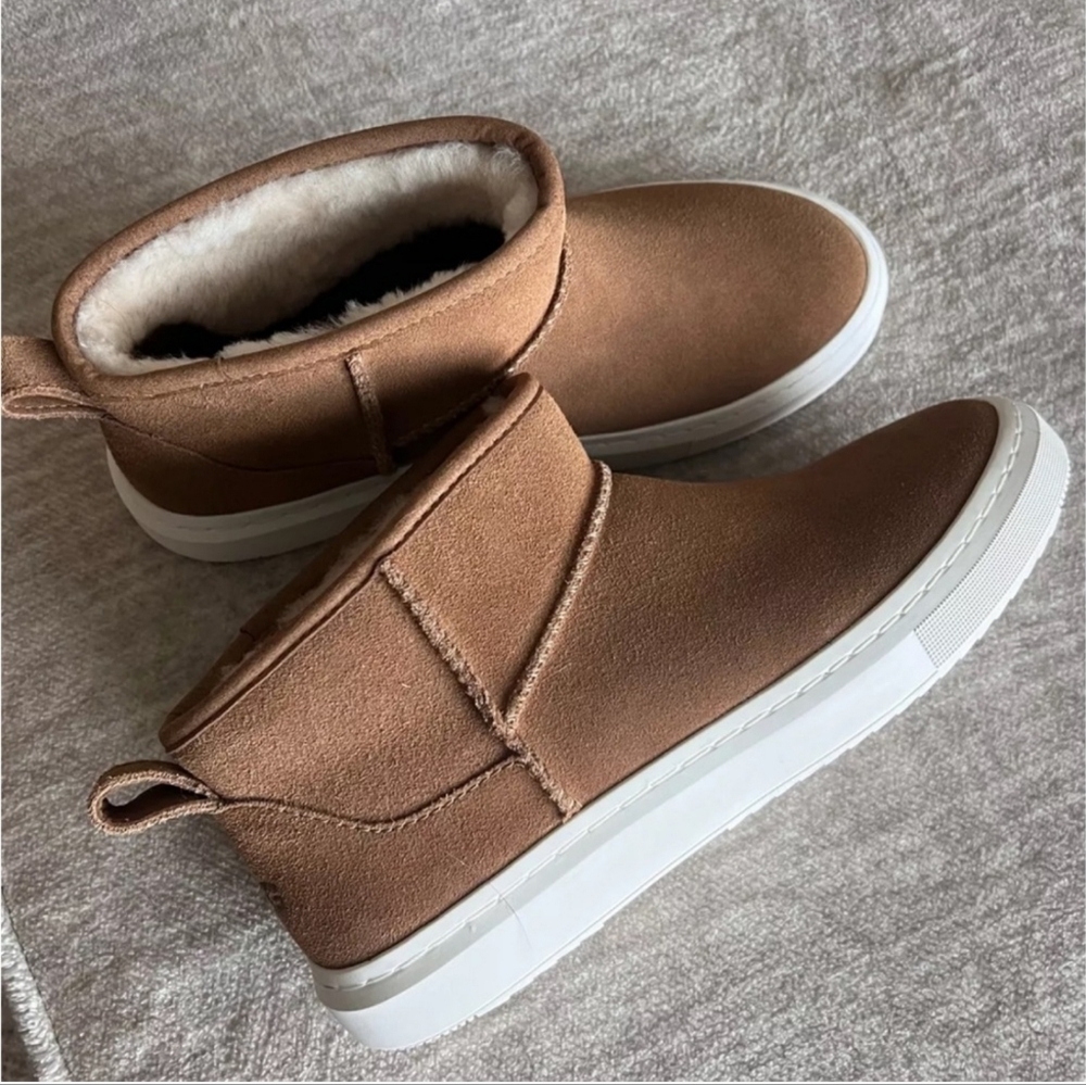 Ugg NWB Alameda mini boot